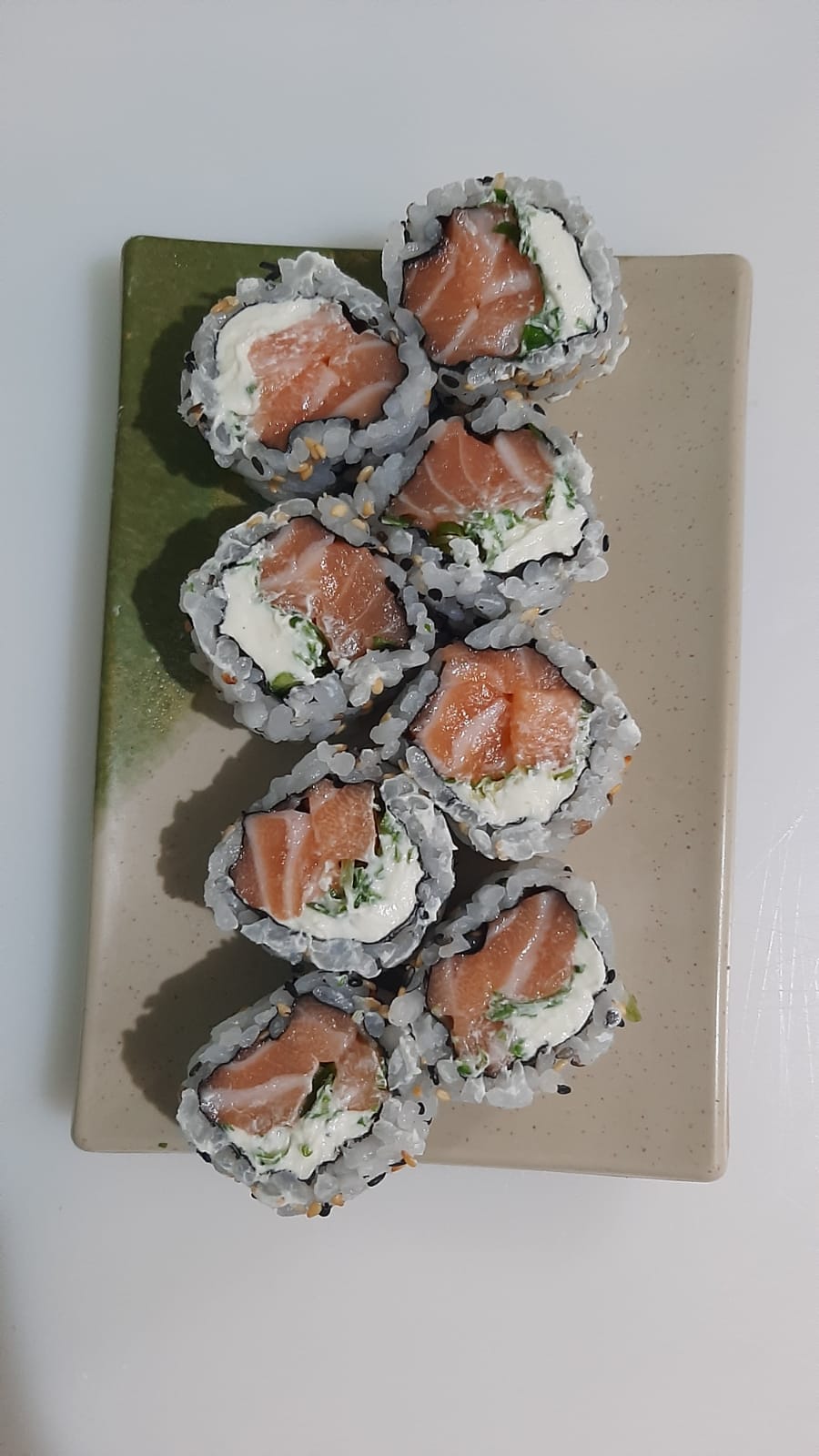 Uramaki salmão completo