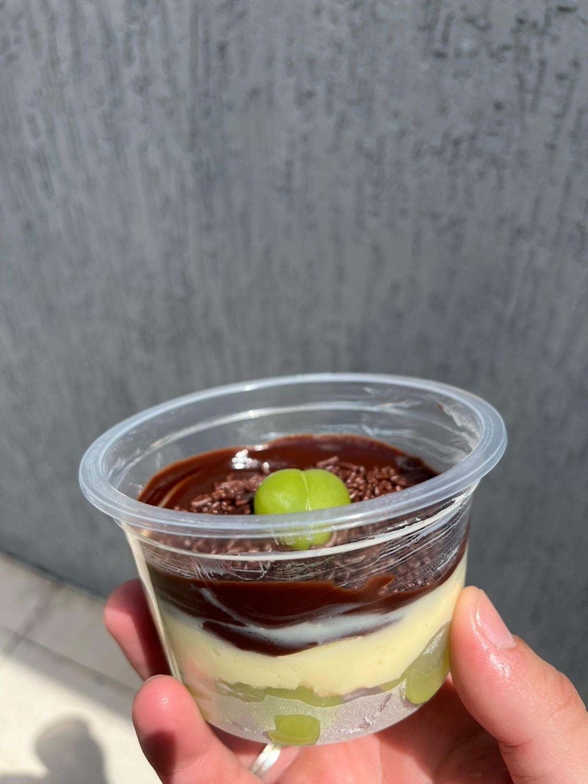 Bombom no pote uva verde