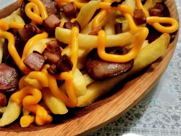 Batata c/ Cheddar e calabresa