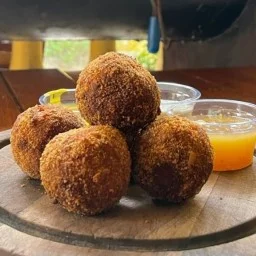 Bolinho de Costela com Queijo