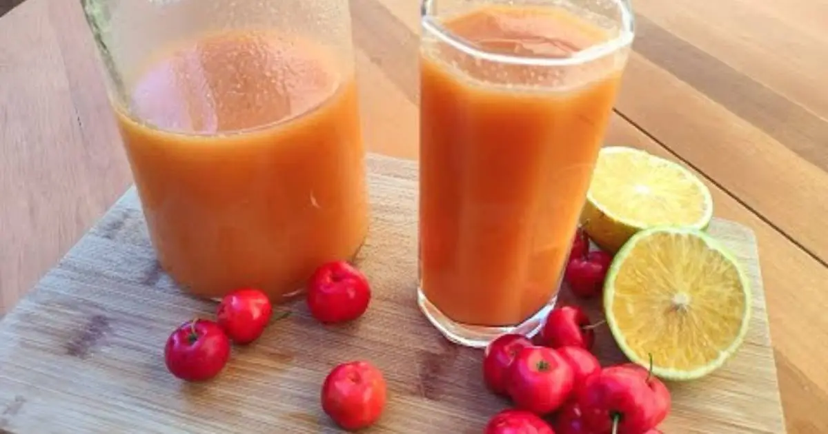 Suco de laranja com acerola e hortelã