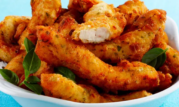 Isca de frango empanado 