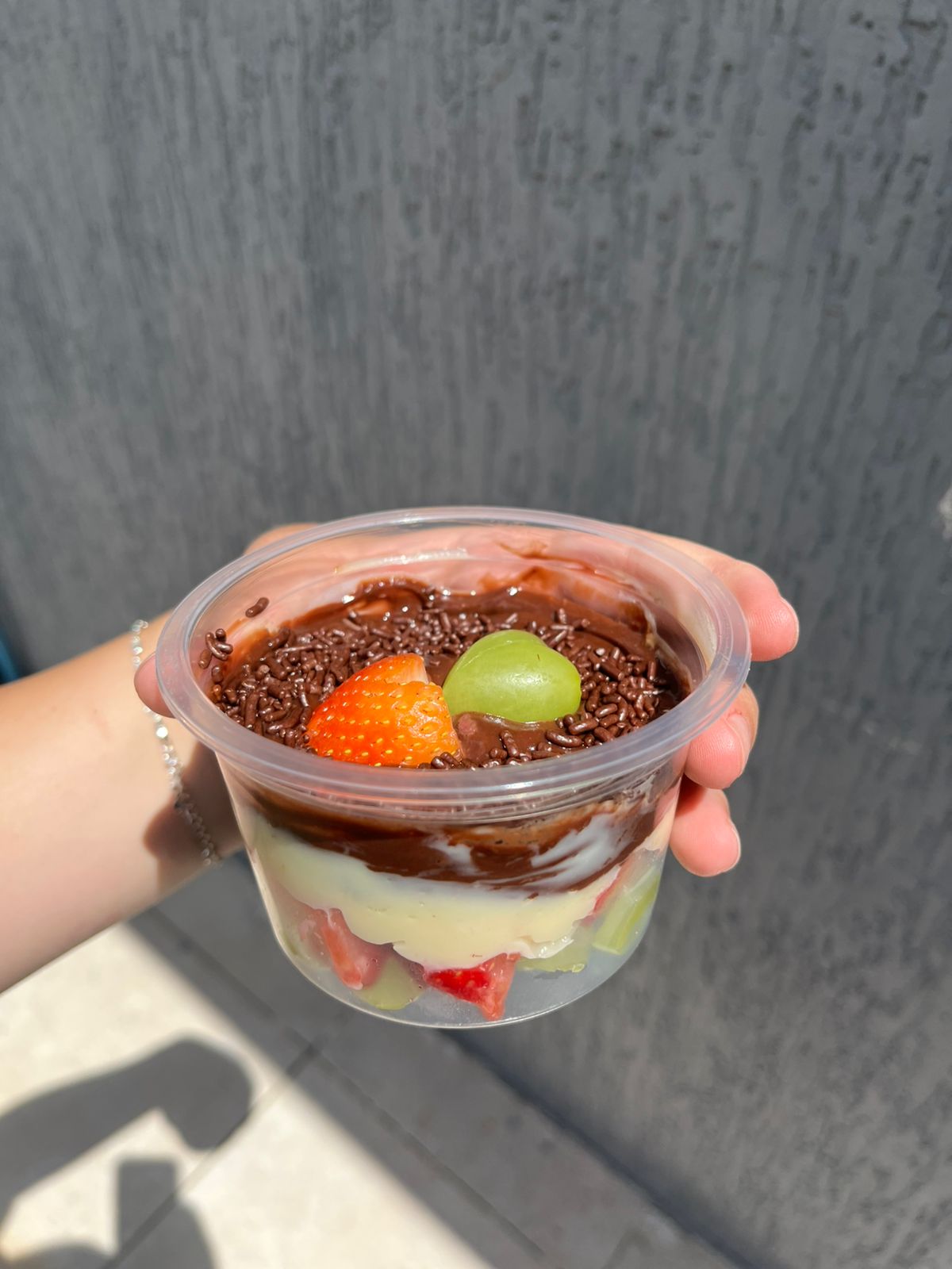 Bombom no pote mix  (uva verde e morango)