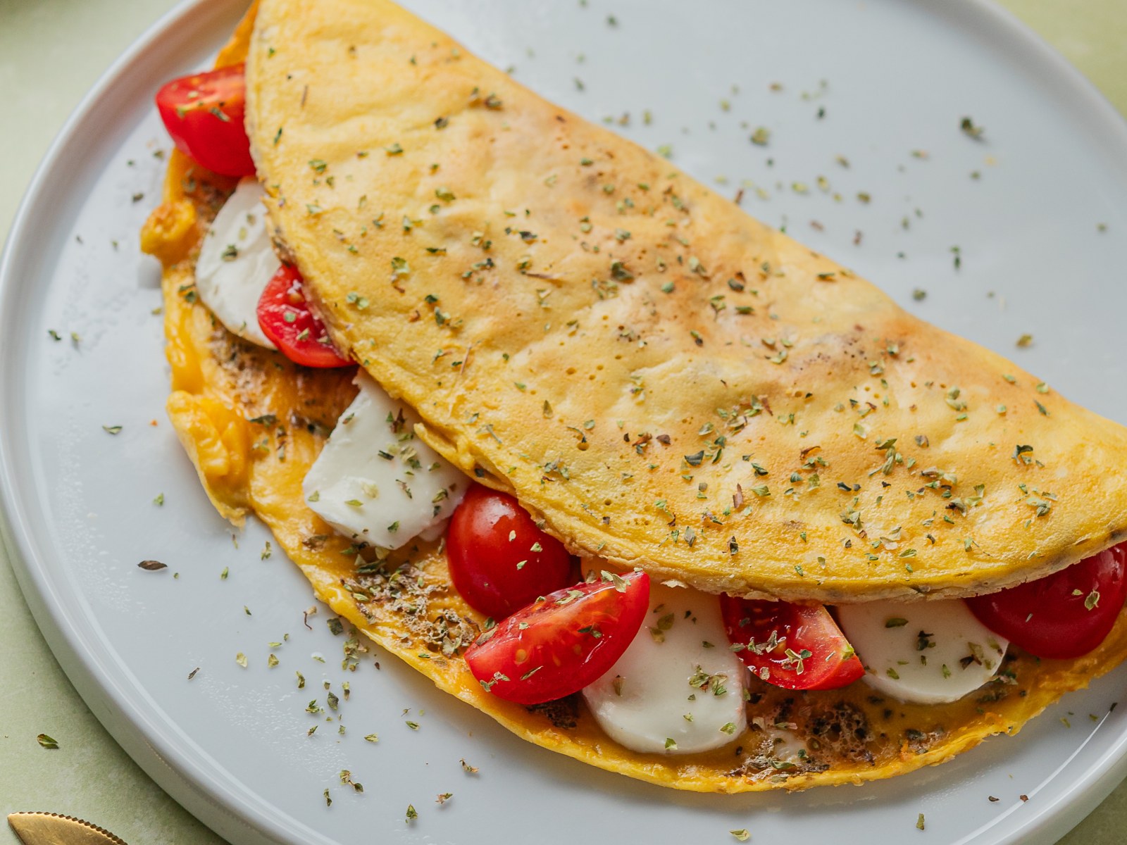 Crepe de Queijo, orégano e tomate