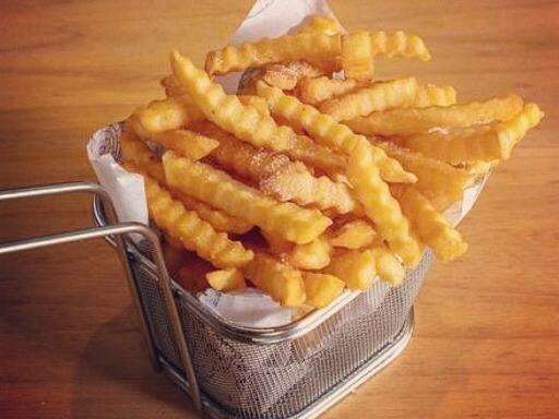 Batata Frita Ondulada (250g) + Molho (Escolha)