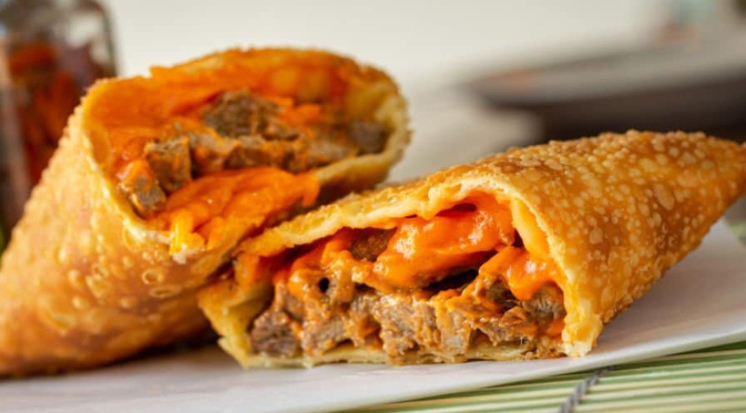 Pastel de Carne com Queijo e Cheddar