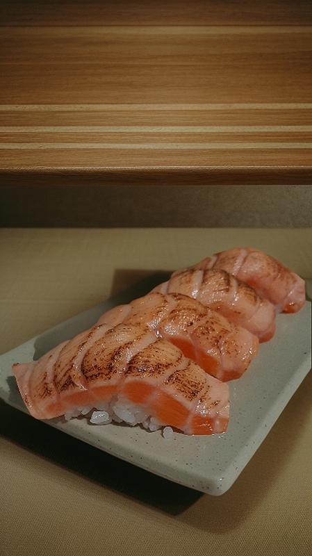 Niguiri salmão flambado