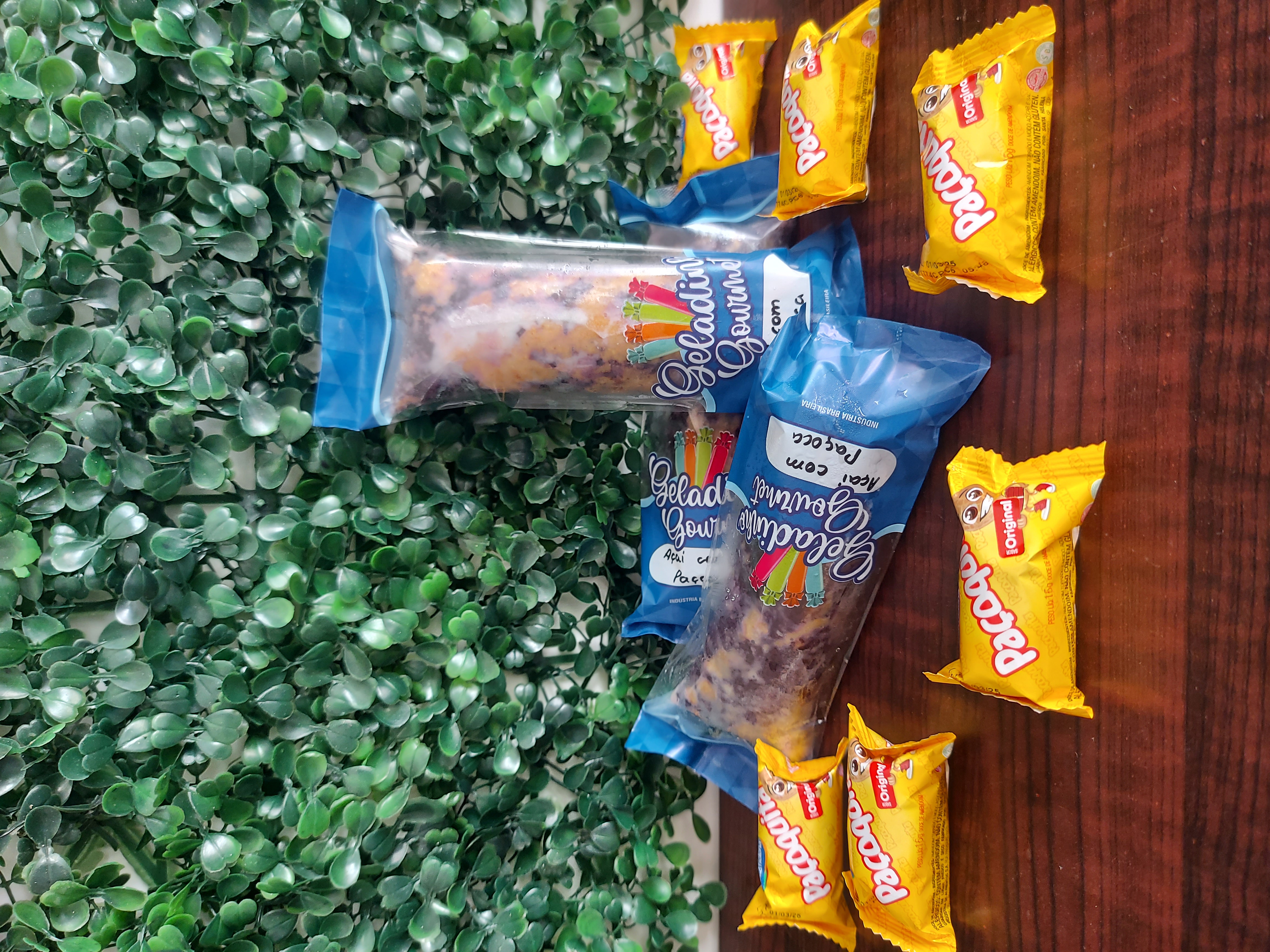 Geladinho de açaí com paçoca e leite condensado 
